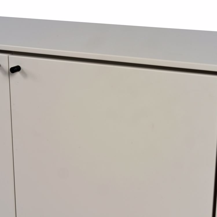 Volt Sideboard Beige Svart Detalj 3